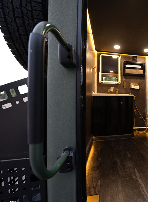 Luxeloos mobile bathroom